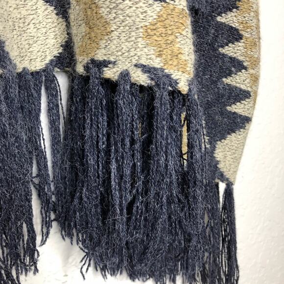 II Sisters cream gray gold Aztec southwestern fringe poncho style sweater S / M - Picture 6 of 15